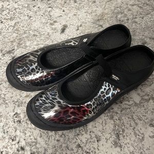 Mik Luk Sport size 8 slip on shoes